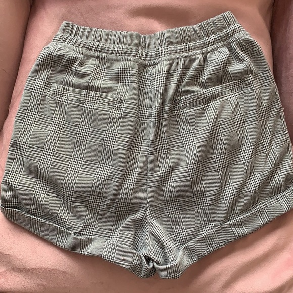 🤩2 for $20Houndstooth and checker pattern shorts. - Picture 3 of 3